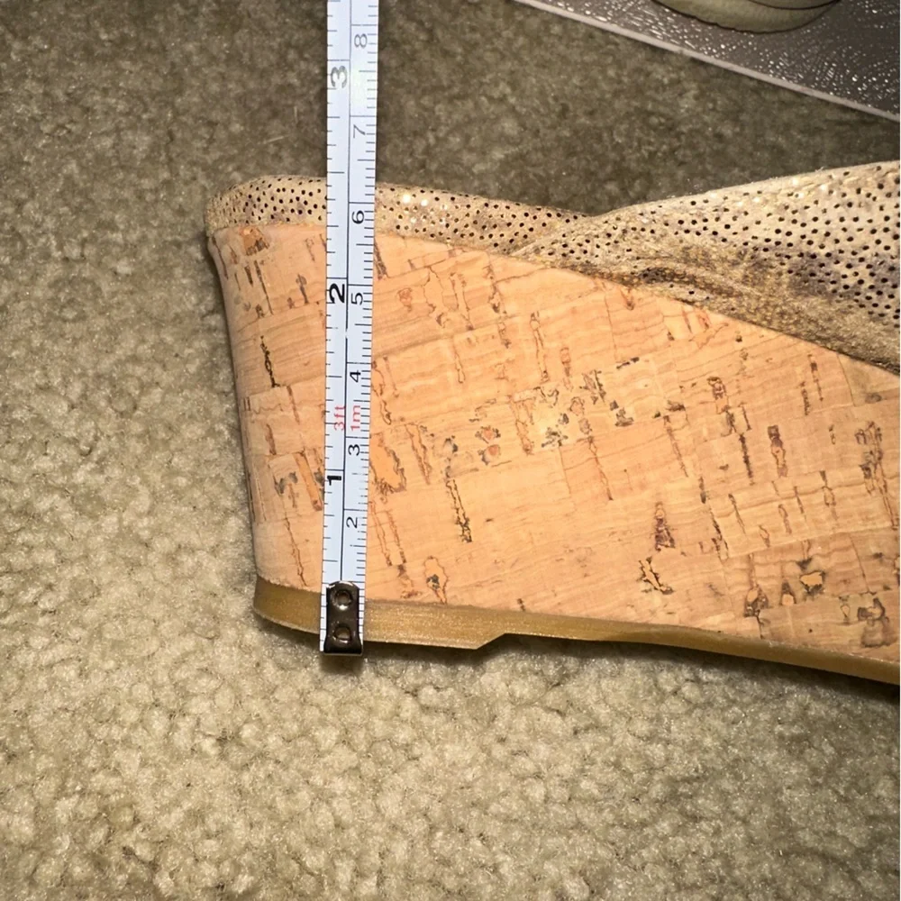 Stuart Weitzman nwot glue